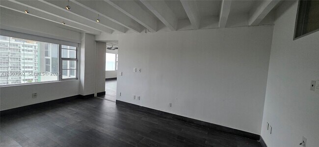 Building Photo - 5255 Collins Ave