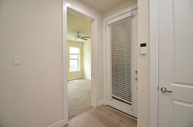 Building Photo - 2616 Riverside Dr