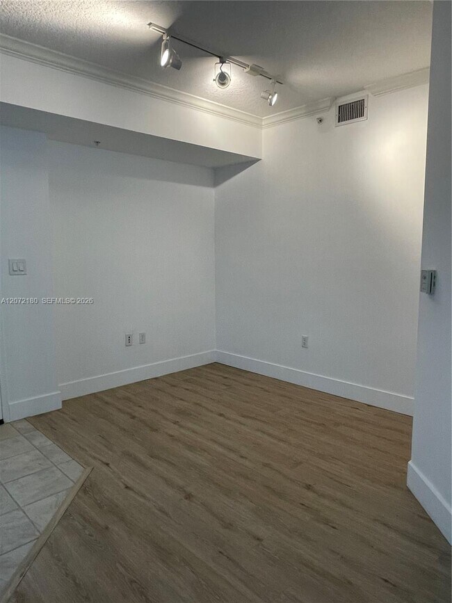 Building Photo - 2000 N Bayshore Dr