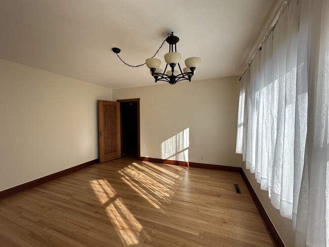 Dining Room - 5007 Raymond Pl