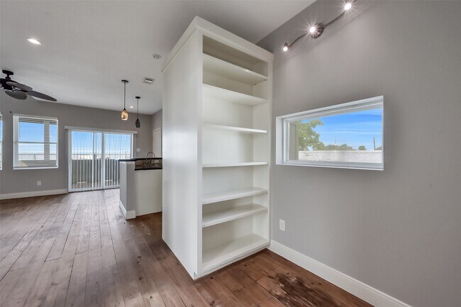 Building Photo - 2507 Bay Oaks Harbor Dr
