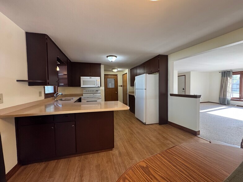 Kitchen - 1798 Chateau Dr
