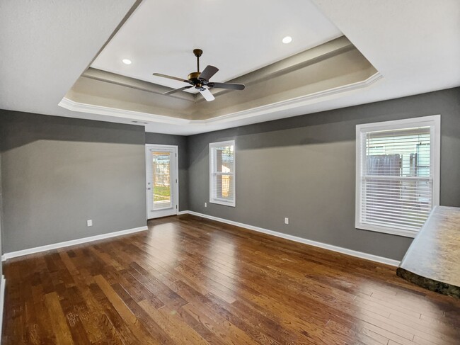 Building Photo - Available August 6th!!! Recently Updated 3...