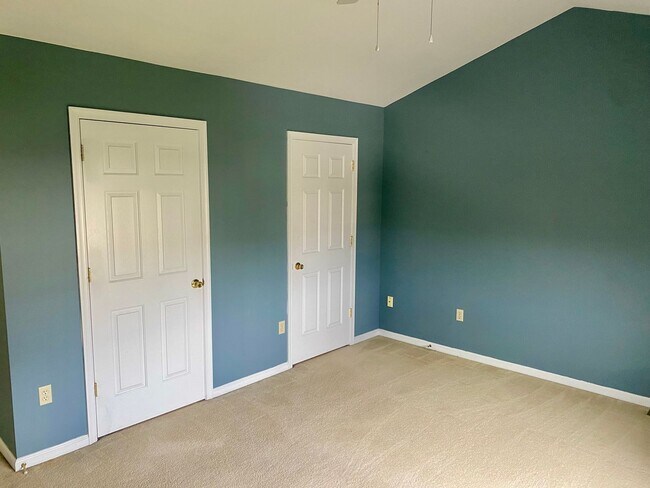 Building Photo - 5494 Spring Ridge Dr W