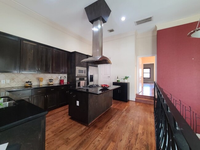 Building Photo - 5515 Petty St