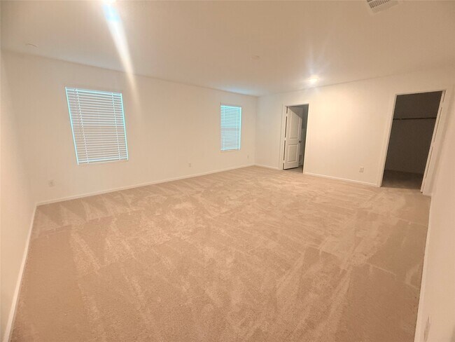 Building Photo - 24645 Cascade Haven Rd