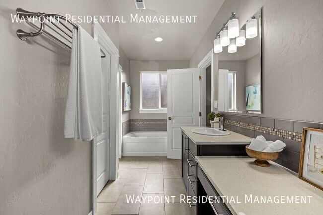 Building Photo - 4235 S Highcliff Ave