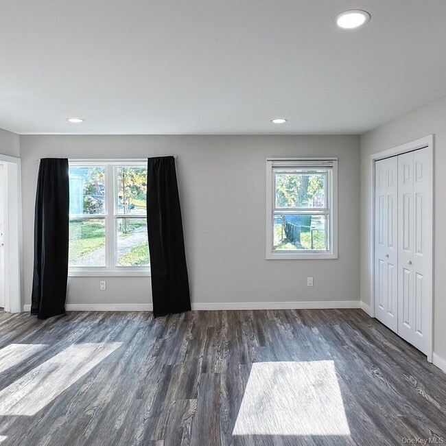 Building Photo - 12 Sayer St