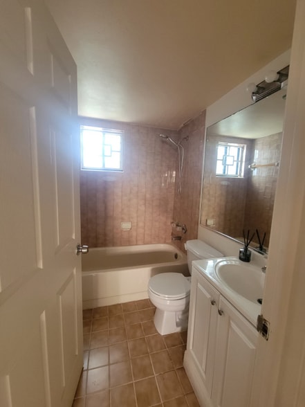 Building Photo - 5320 W 21st Ct