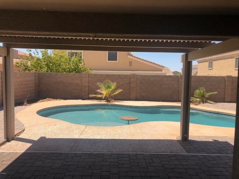 Building Photo - 743 E Wolf Hollow Dr