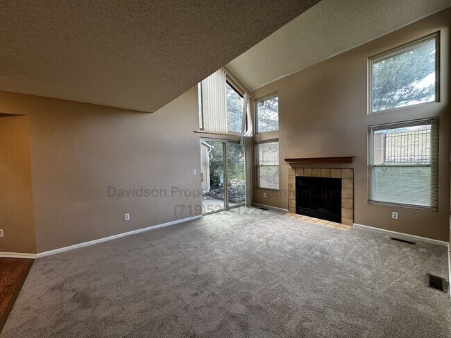Building Photo - Charming 3-Bedroom Townhouse in Broadmoor ...