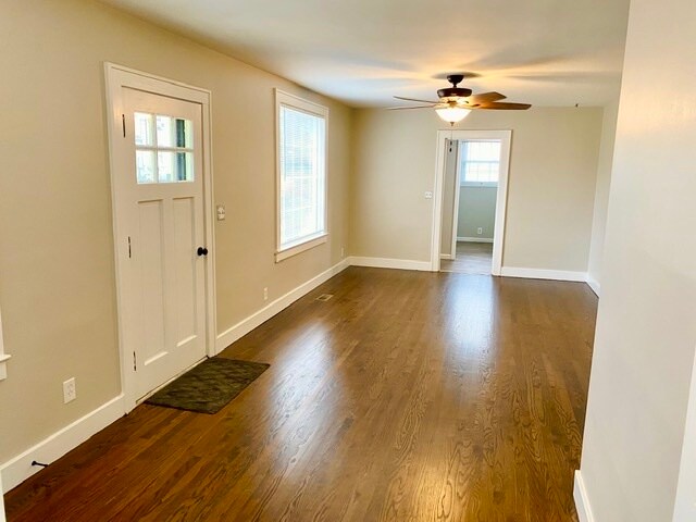 Living Room - 318 N Wilmore St