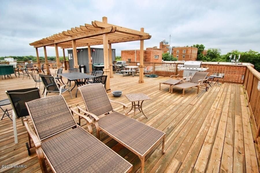 Building Photo - 505 Cherry St SE