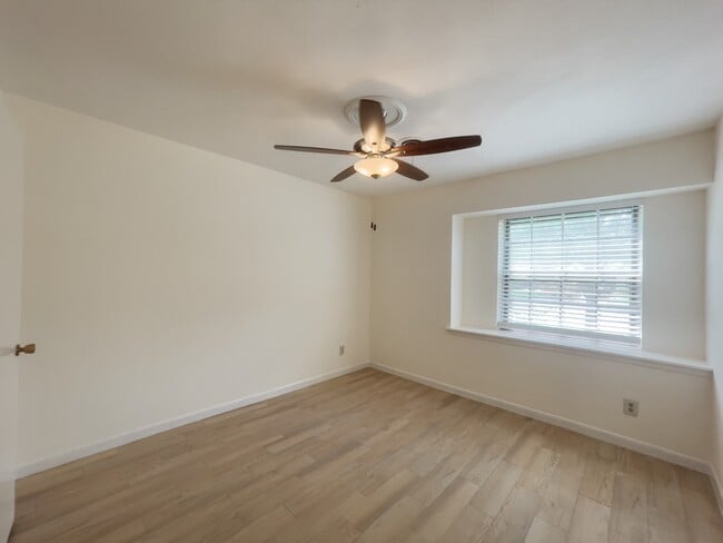 Building Photo - 7710 Romney Rd