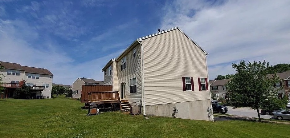 Side - 455 Madison Dr