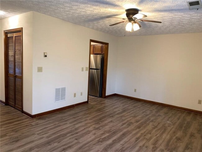Building Photo - 1107 Booth Ct SW