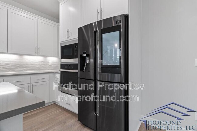 Building Photo - 17323 SW Kite Ln