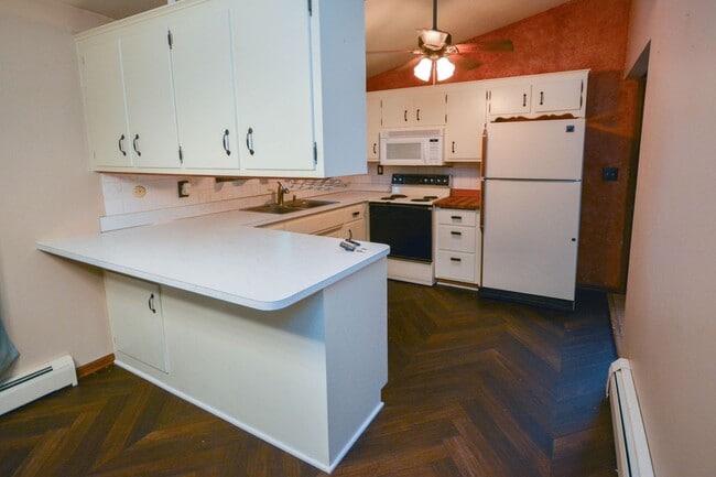 Building Photo - Unique multilevel floorplan with TONS of storage