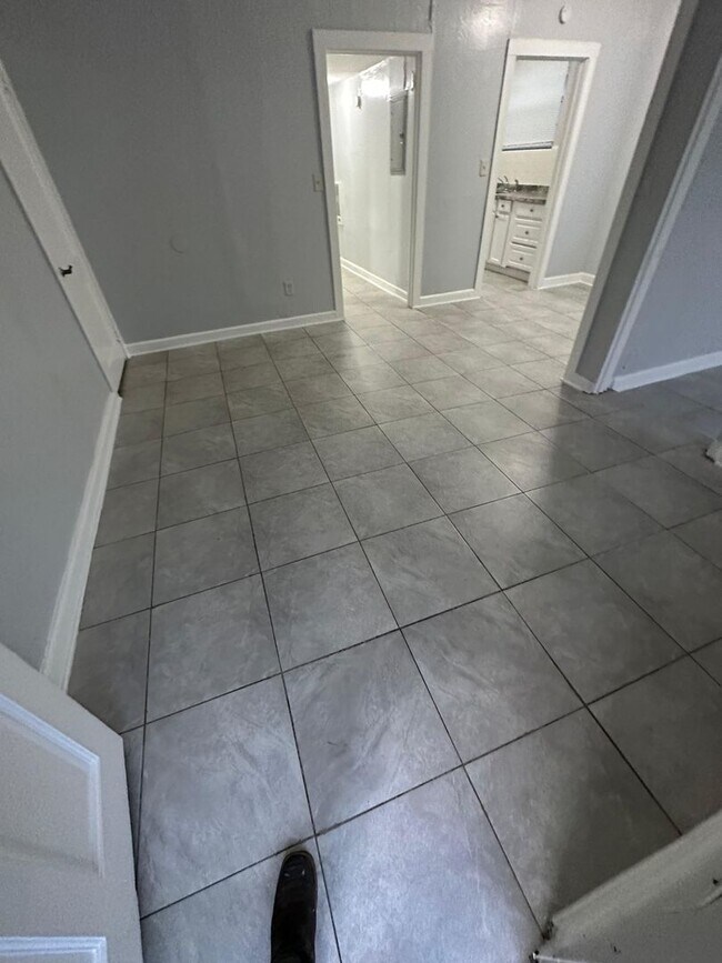 Building Photo - 1923-1925 Ella St