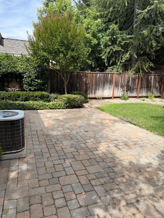 Building Photo - 230 Bridgeside Cir