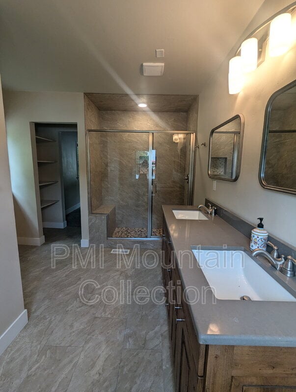 Building Photo - 249 S 400 E