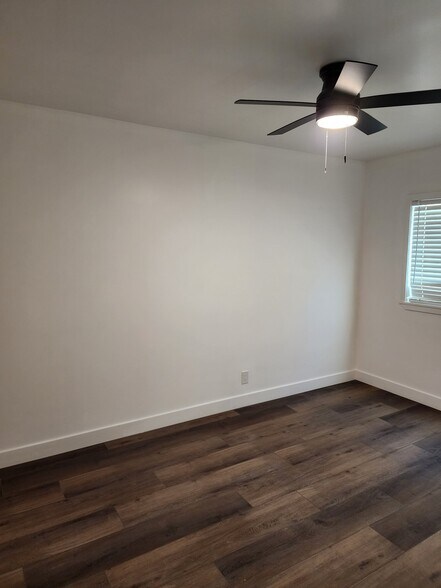 Building Photo - 1540 Orange Grove Ave