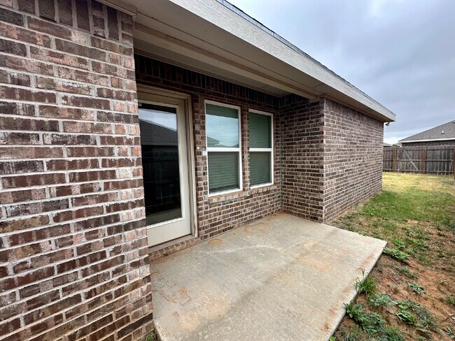 Building Photo - Updated 3/2/2 in Frenship ISD!