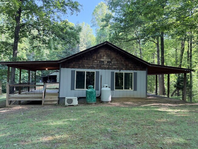 Building Photo - Live Surrounded by Nature | 3 Bedroom Home on 27 Private Acres in Saluda