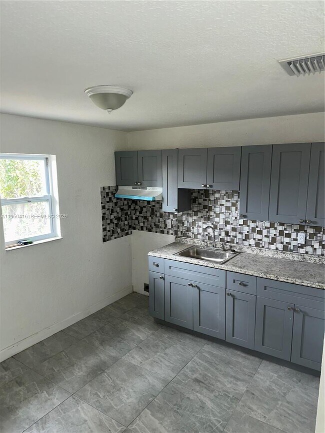 Building Photo - 151 W 11th St