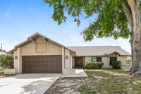 Building Photo - 1210 SE 36th Terrace