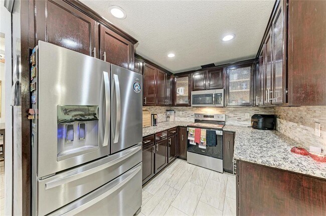 Building Photo - 1520 Sunnyhills Dr