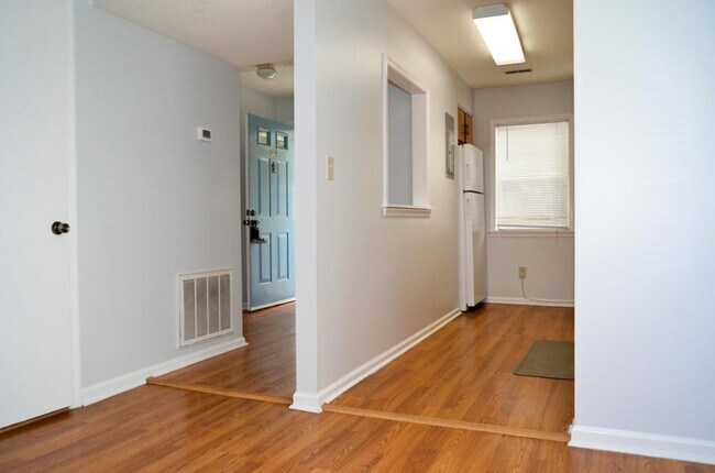 Building Photo - 249 Schultz St