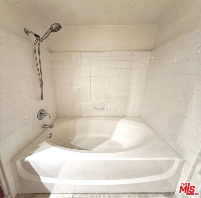 Building Photo - 629 Traction Ave