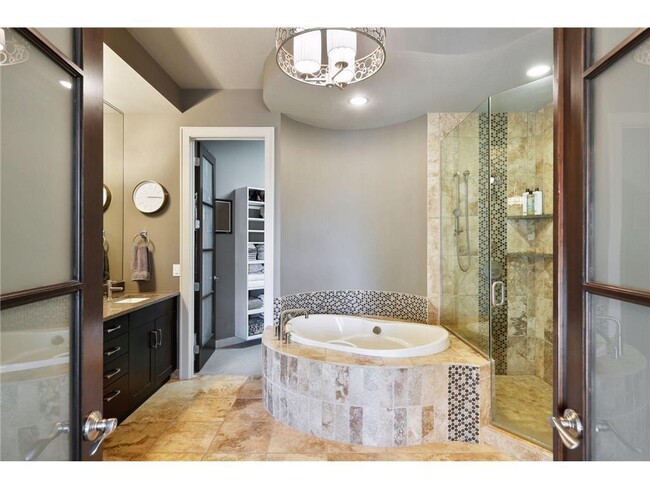 Building Photo - 555 Oak Ridge Pl