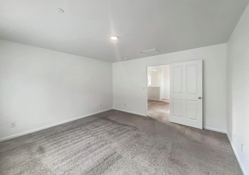 Building Photo - 3710 Roseparke Way