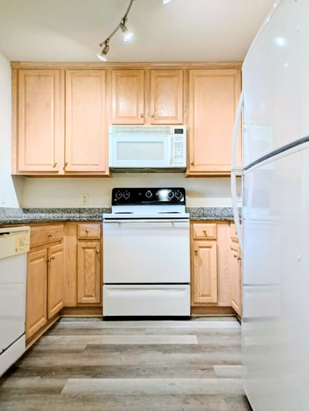 Building Photo - 3870 Island Way