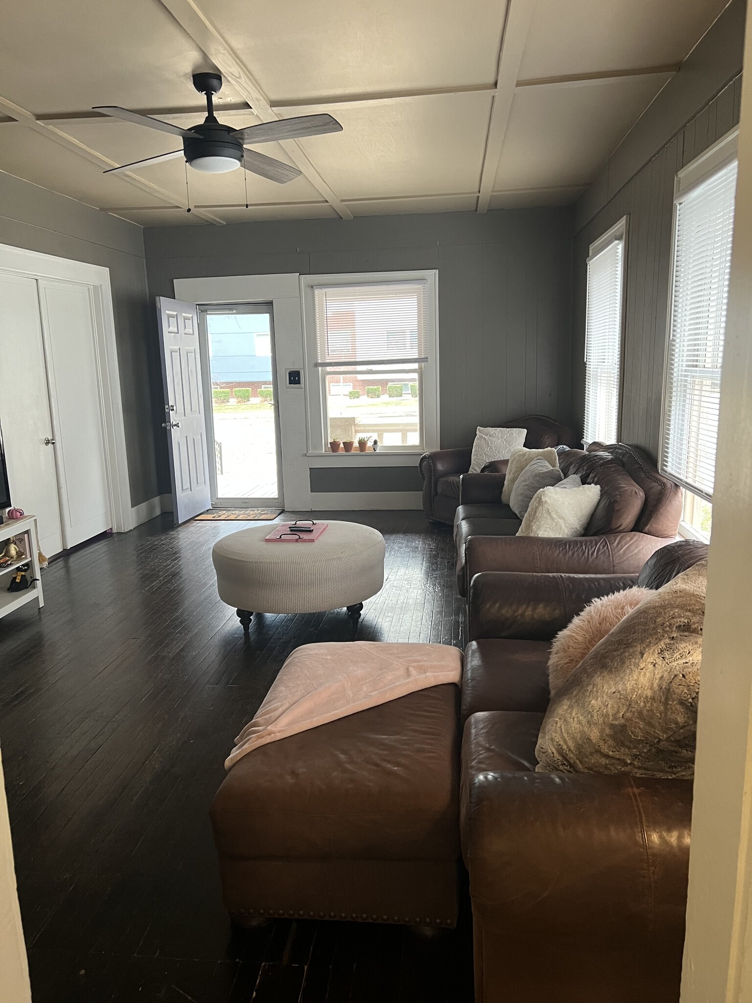 Building Photo - 208 W Elm Ave