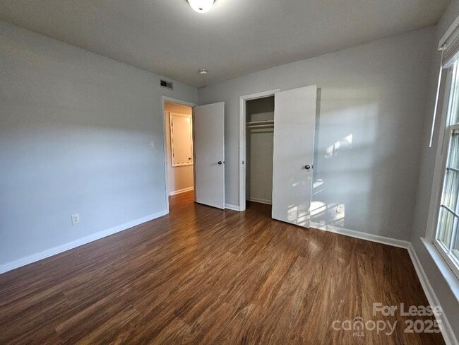 Building Photo - 4604 Coronado Dr