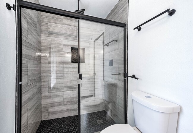 Building Photo - 1616 Redway Ln