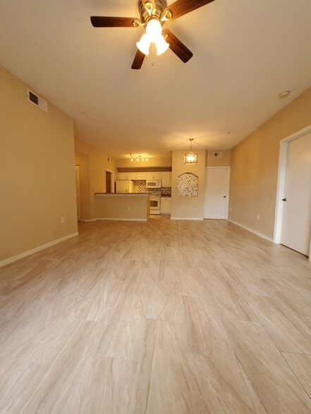 Building Photo - 5524 Metrowest Blvd