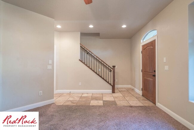 Building Photo - 3 Bedroom Townhome In Southgate Community