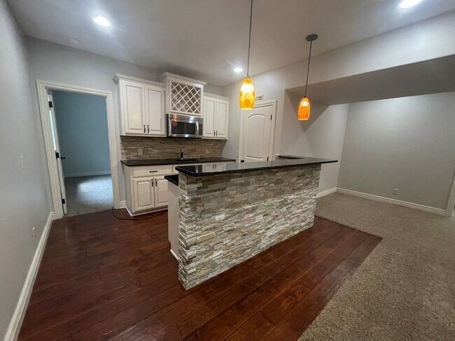 Building Photo - Home For Rent Papillion