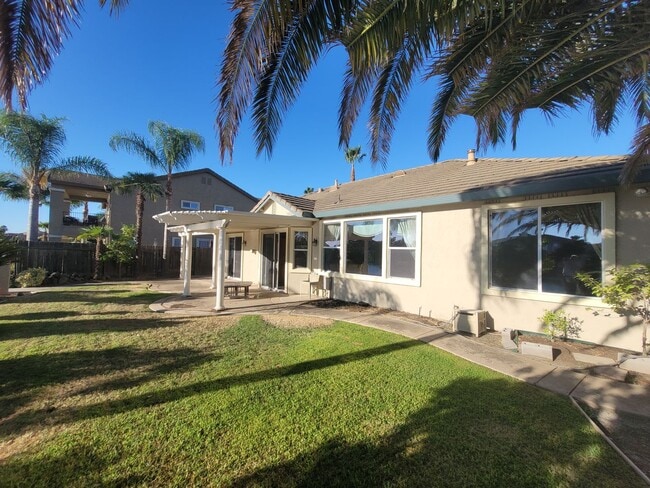 Building Photo - Lake front home in Westlake in Natomas, gated community