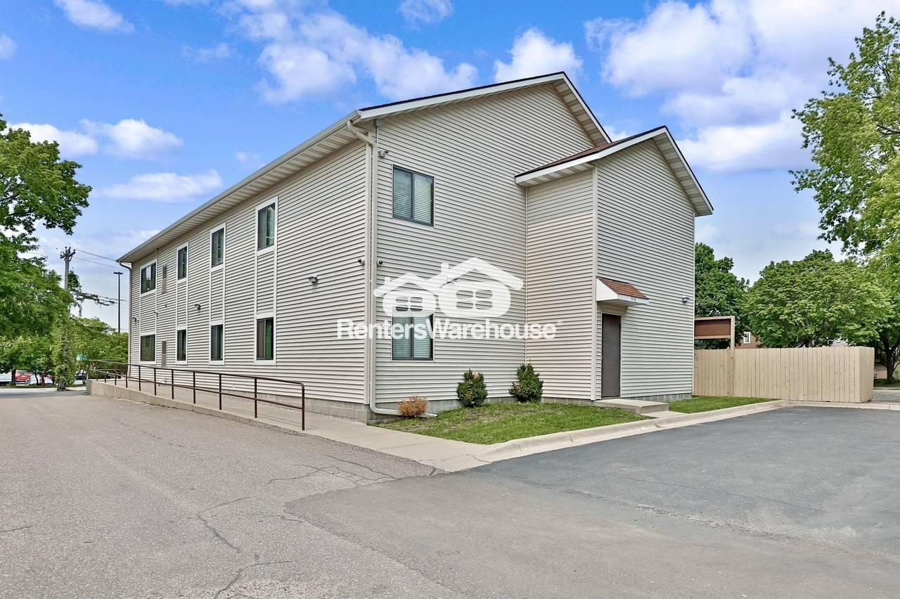 Building Photo - 918 17th Ave SE