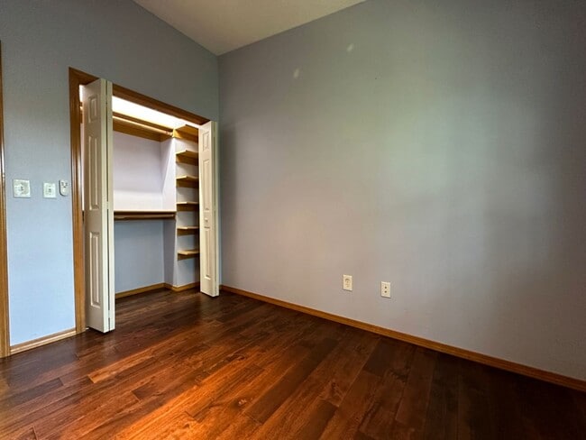 Building Photo - 401 Park Creek Ct