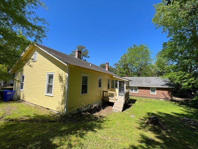 Building Photo - 107 S Rotary Ave