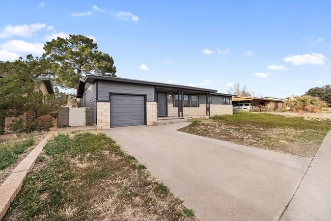 Building Photo - 1401 E 18th St