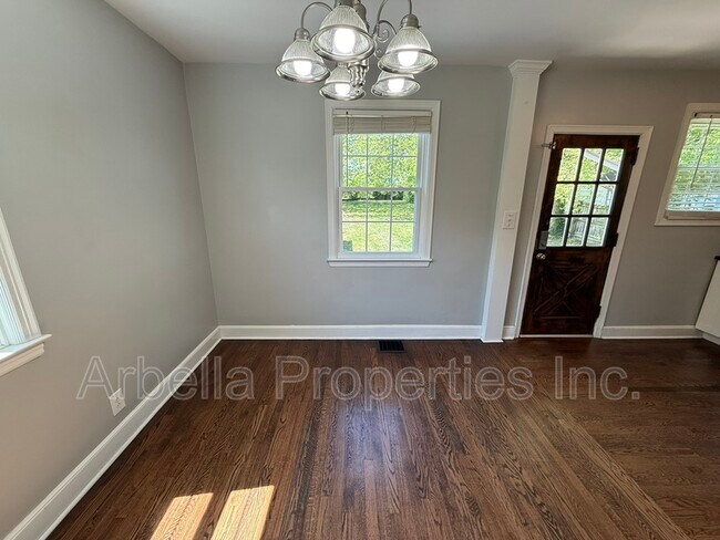 Building Photo - 1437 Valley St