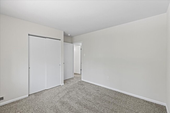 Building Photo - 421 Barton Run Blvd