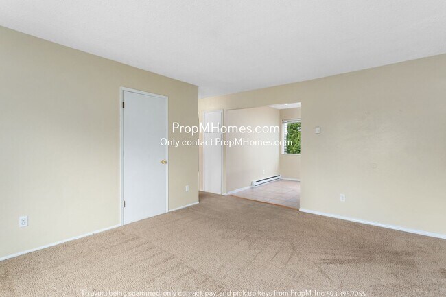 Building Photo - Spacious Apartment In St. Johns Neighborhood!